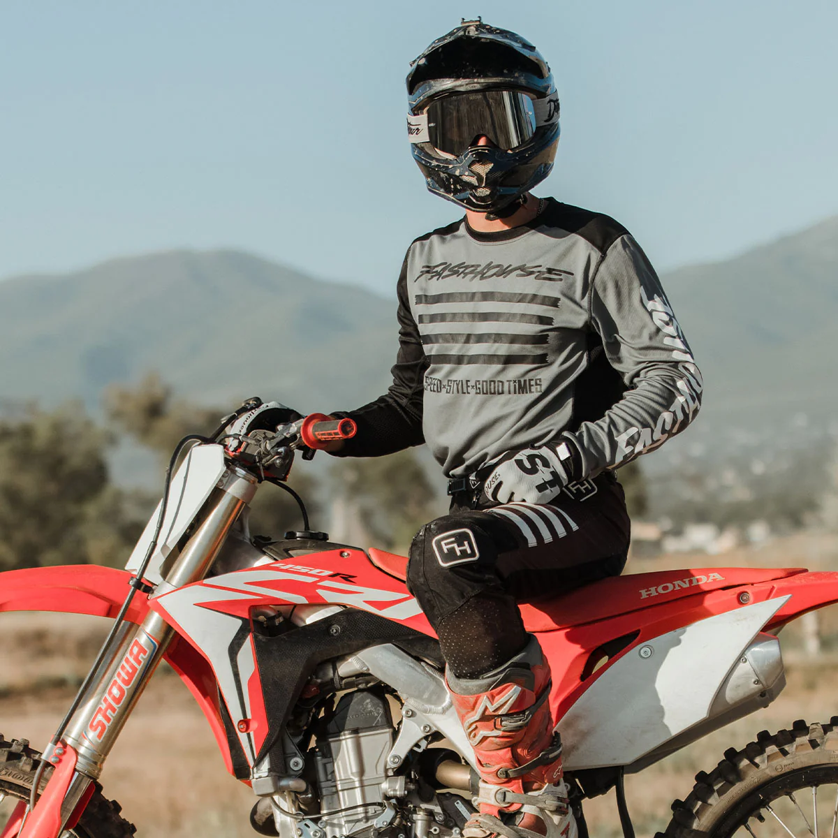 PowPow Moto - Silver Fox - HI-FI QuickGrip Lens - Image 4
